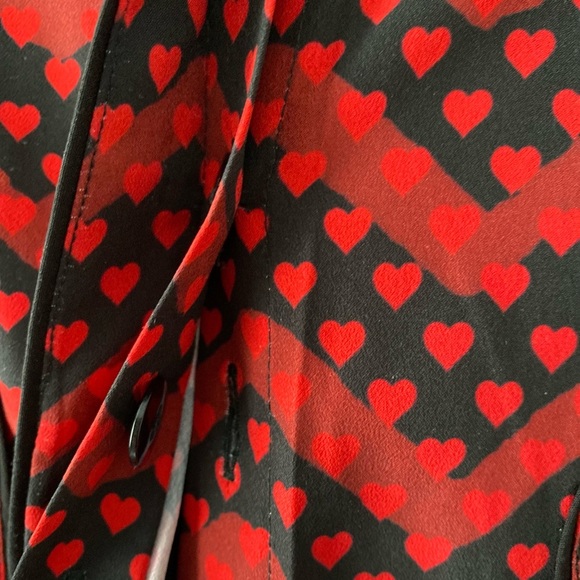 Eshakti Size 1x Chevron Red Heart Print Crepe Ruffle Black Trim Shirt - Picture 10 of 16